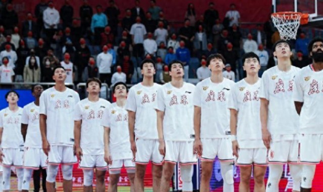 开云官方网站-广东今夏离队首人！23岁，天赋出众，已失杜锋信任！望走徐昕路线