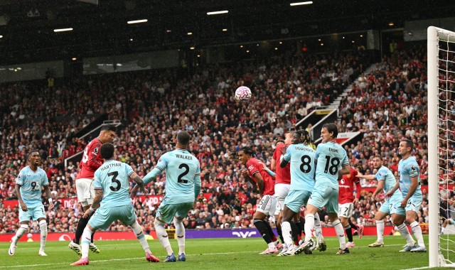 开云体育下载app-运气真好，曼联新赛季英超的前两个进球都来自于对手乌龙