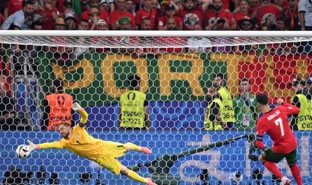 开云体育app下载-加时赛失点后痛哭 点球大战第一个射进 C罗有种！