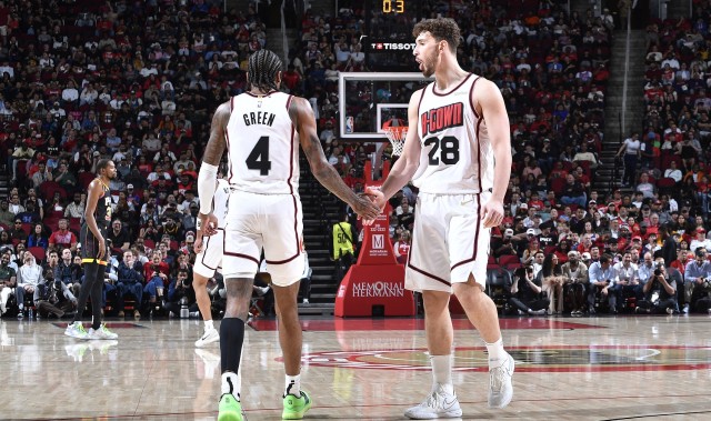 开云官方网站-申京表示与杰伦-格林交流过 期待交易激发其动力并促进成长