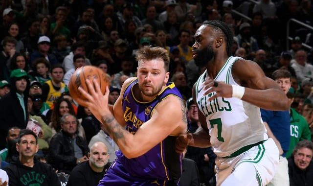 开云体育下载app-湖人遭遇伤病潮考验东契奇！背伤+三连客能否顶住？