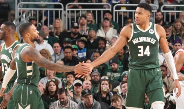 开云官方网站-利拉德手刃旧主造6胜0负定律 雄鹿双核连场30+